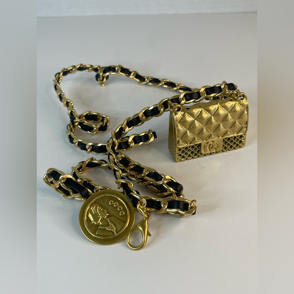 Gold Chain Belt with Quilted Pendant - Picture 5 of 6